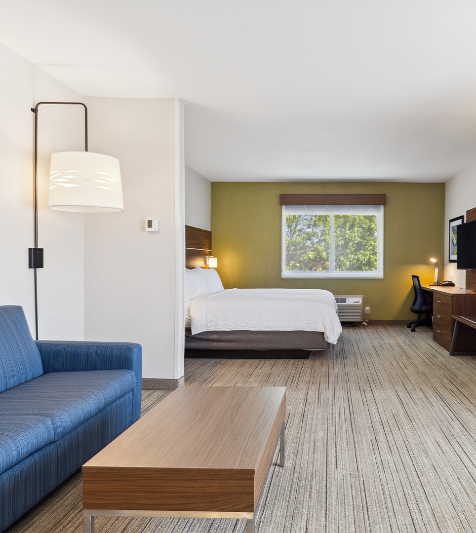 WIND DOWN IN A WELL-EQUIPPED GUEST ROOM OR SUITE  AT OUR MOUNTAIN VIEW HOTEL