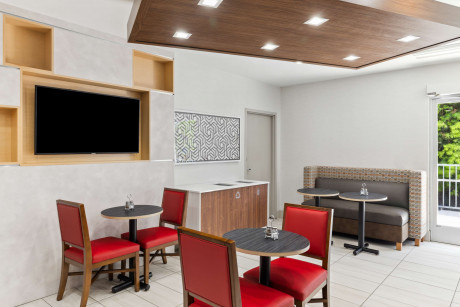 Holiday Inn Express & Suites Mountain View Silicon Valley - Dining Area