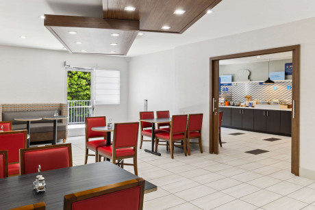 Holiday Inn Express & Suites Mountain View Silicon Valley - Dining Area