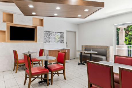 Holiday Inn Express & Suites Mountain View Silicon Valley - Dining Area