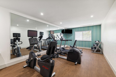 Holiday Inn Express & Suites Mountain View Silicon Valley - Gym