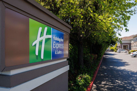 Holiday Inn Express & Suites Mountain View Silicon Valley - Exterior