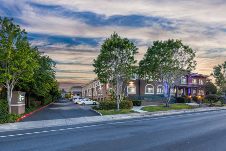 Holiday Inn Express & Suites Mountain View Silicon Valley - Exterior