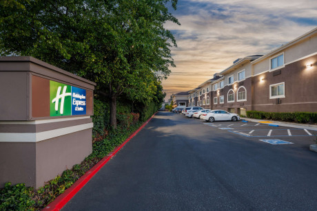 Holiday Inn Express & Suites Mountain View Silicon Valley - Exterior